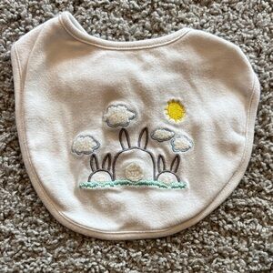 Stella McCartney Kids Cream Bib with Bunny and Sun Design